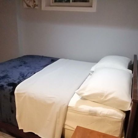 Cozy Basement Bedroom นูวาร์ก ภายนอก รูปภาพ